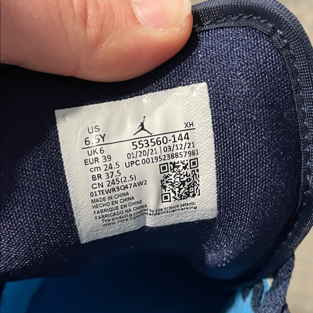 Nike Air Jordan 1 Lows UNC - Picture 3 of 6